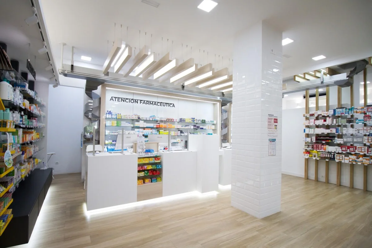 Interior de Farmacia Crespo, Alameda de San Antón