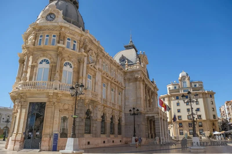 Palacio Consistorial desde la plaza del Ayuntamiento · imagen de archivo