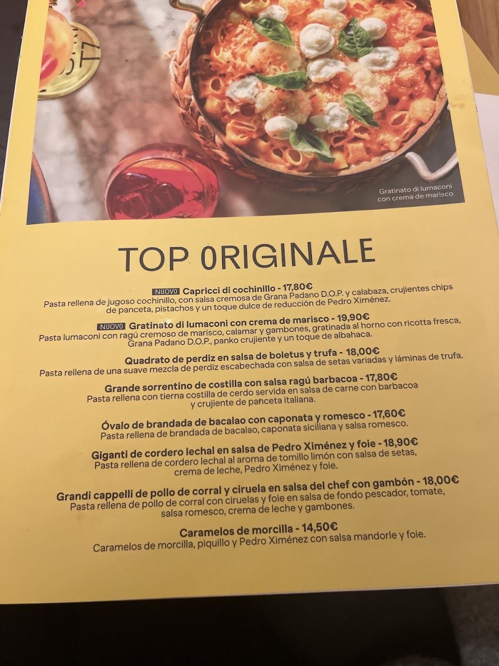 La Famiglia se sienta a la mesa · carta, página 4