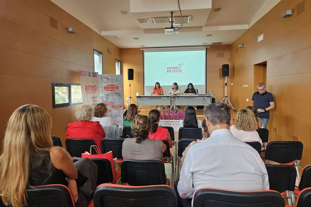 Imagen de la fuente asociada a: Comunicación y liderazgo del talento femenino en la IV Edición del taller 'Mujer en el Foco'