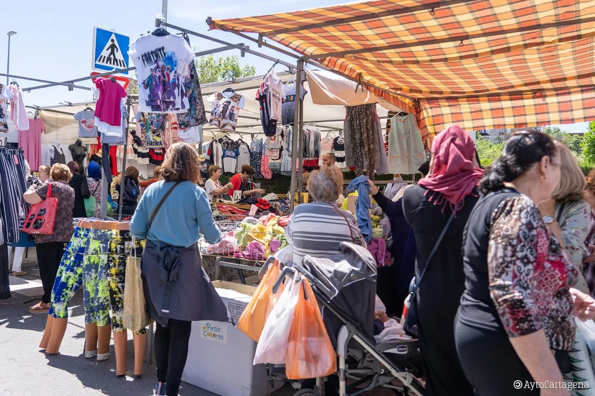Imagen de la fuente asociada a: El Mercadillo de Barrio Peral abre este lunes día de la Fiesta Nacional