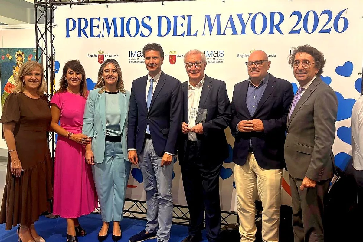 Imagen de la fuente asociada a: Toni Calderón galardonado con el Premio Mayor del Año de la Región de Murcia