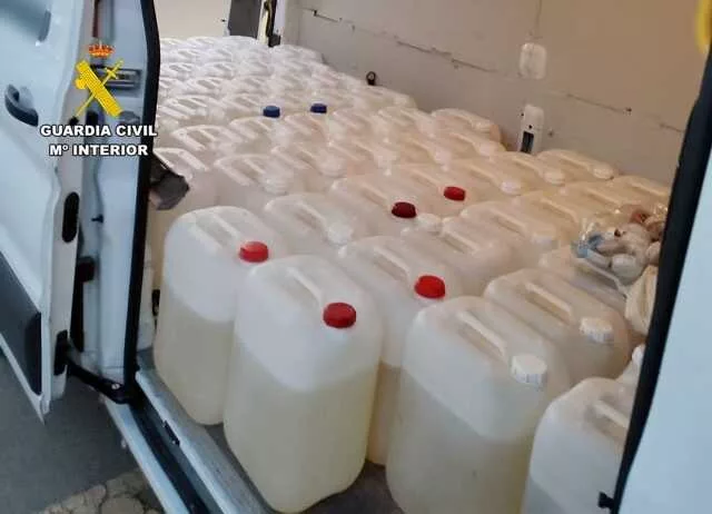 Imagen de la fuente asociada a: Detenidos dos hombres en Murcia con 700 litros de gasolina destinados presuntamente al ‘petaqueo’ en la costa de Cartagena