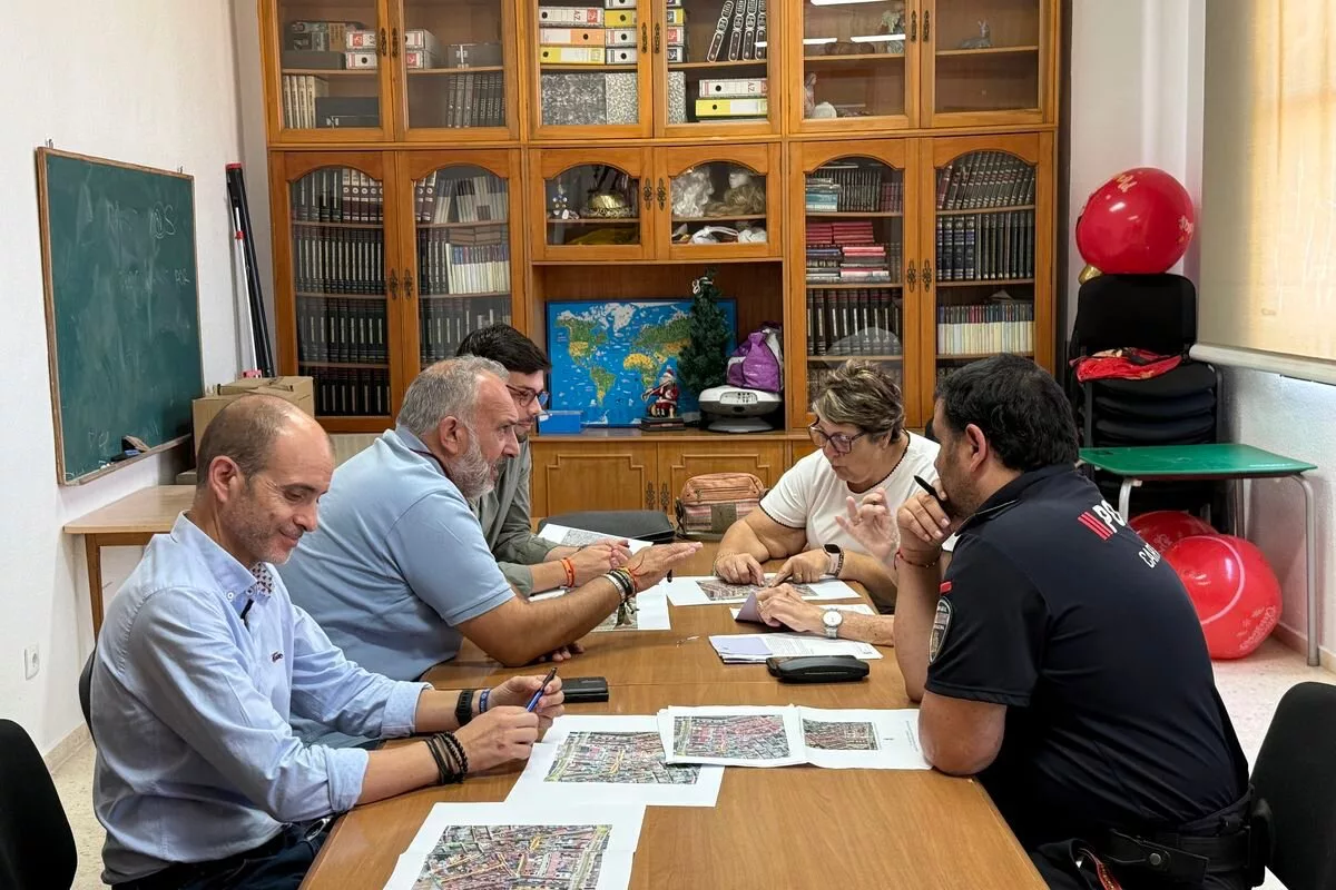 Imagen de la fuente asociada a: Los vecinos de San Félix trasladan al Ayuntamiento de Cartagena sus propuestas para mejorar el tráfico y la seguridad vial