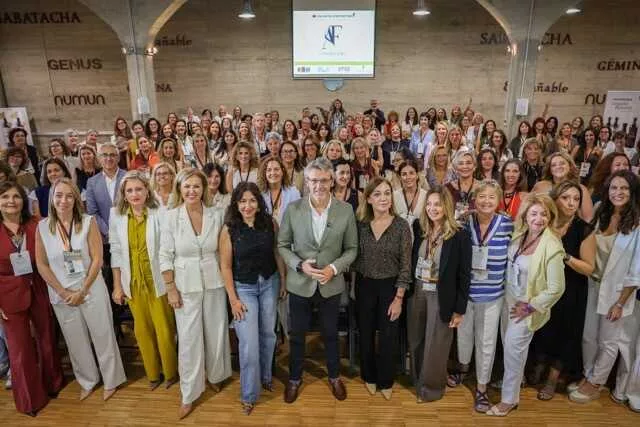 Imagen de la fuente asociada a: 160 empresarias de Albacete, Alicante, Cartagena y Murcia han celebrado con éxito rotundo el I Encuentro Interterritorial interterritorial asociaciones empresariales de mujeres