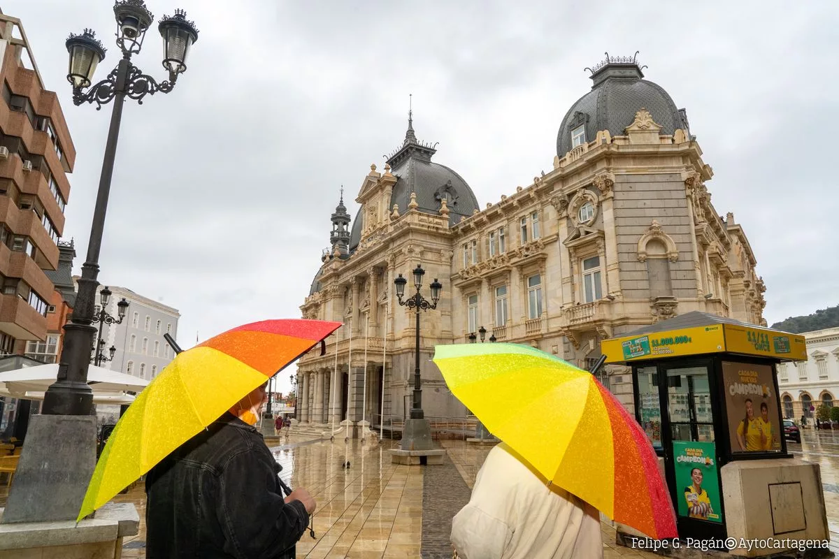 Imagen de la fuente asociada a: La lluvia intensa deja incidencias en calles de Cartagena