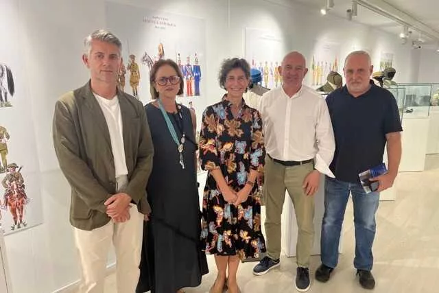 Imagen de la fuente asociada a: Cartagena acoge una exposición gratuita sobre la historia del calzado militar Segarra con más de 100 piezas originales