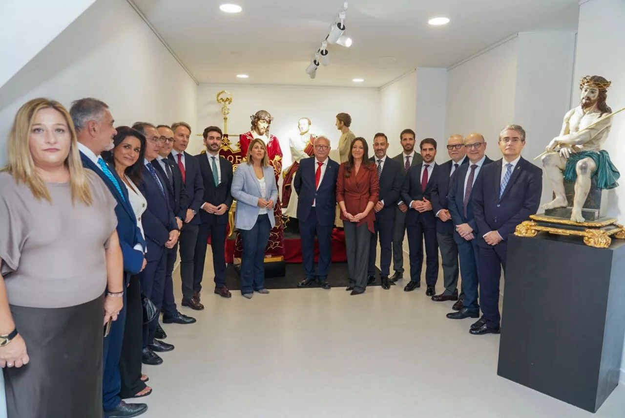 Imagen de la fuente asociada a: Una nueva exposición california concentra el interés por la imaginería del Levante español