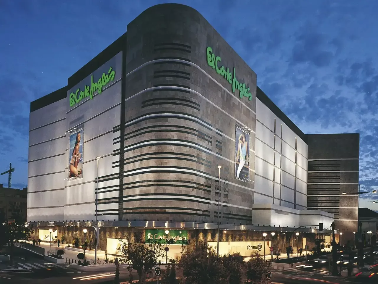 Imagen de la fuente asociada a: EL CORTE INGLÉS REFUERZA SU COMPROMISO CON LA CULTURA EN LA XXXIII FERIA DEL LIBRO DE CARTAGENA