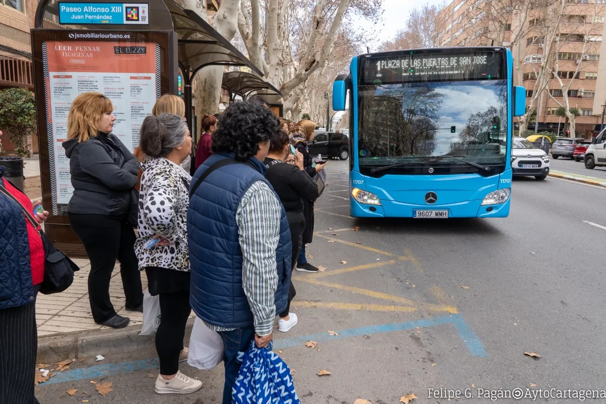 Imagen de la fuente asociada a: El Ayuntamiento de Cartagena decreta servicios mínimos del 60% en horas punta y del 40% en el resto para la huelga de transporte urbano de mañana jueves