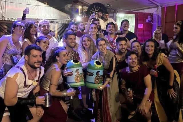 Imagen de la fuente asociada a: Carthagineses y Romanos reciclan más de 4.780 kilos de vidrio durante las fiestas de Cartagena