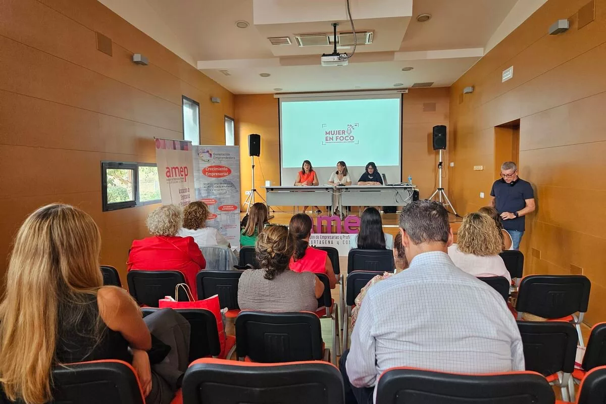 Imagen de la fuente asociada a: Cartagena impulsa el liderazgo femenino con la cuarta edición del taller ‘Mujer en el Foco’
