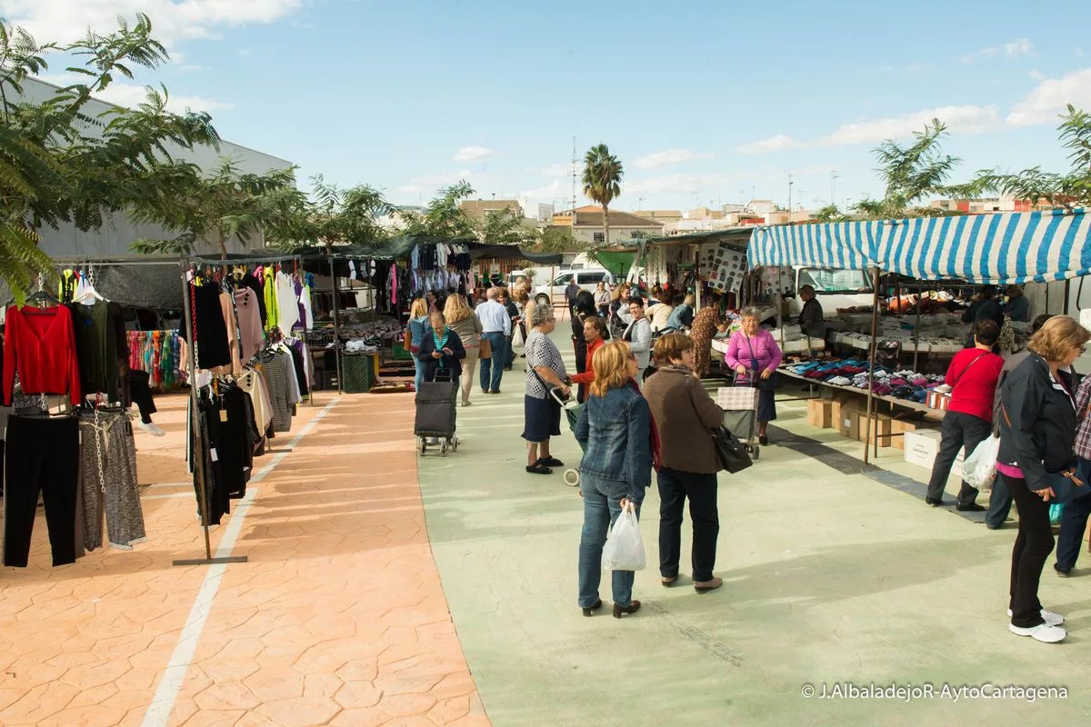 Imagen de la fuente asociada a: El mercadillo de Barrio Peral abrirá este lunes festivo del Día de la Hispanidad
