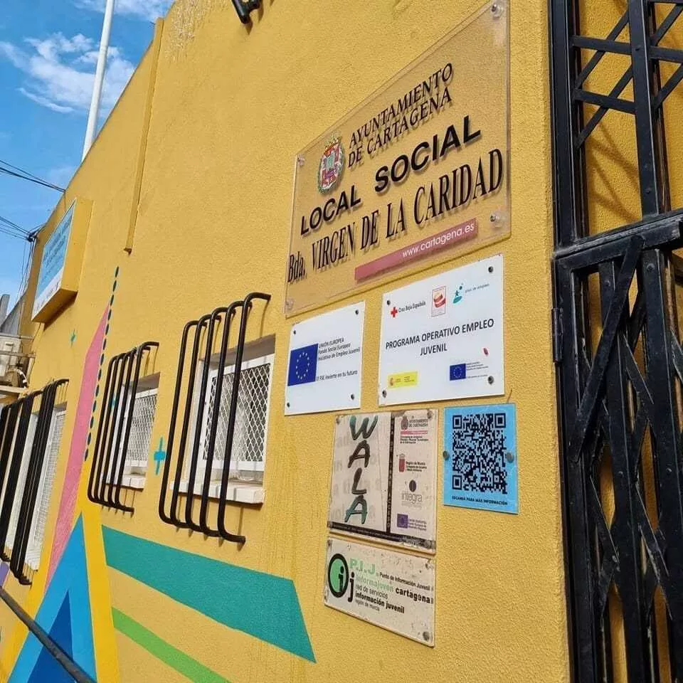 Imagen de la fuente asociada a: Los vecinos de la Barriada Virgen de la Caridad de Cartagena reclaman aire acondicionado para su salón de usos múltiples