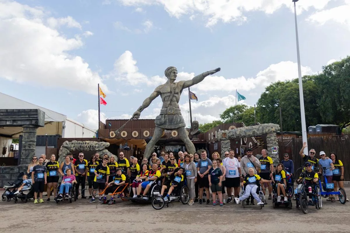 Imagen de la fuente asociada a: Centenares de personas participan en la ruta De Faro a Faro y en la marcha accesible de Zancadas sobre Ruedas