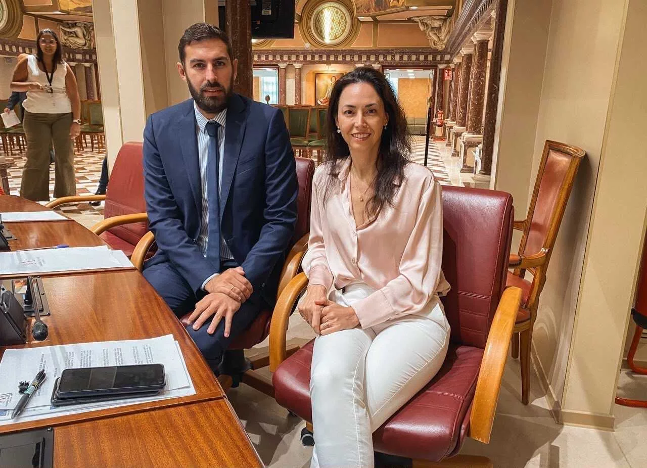 Imagen de la fuente asociada a: Virginia Martínez y Antelo: «La falta de una oposición real deja al PP al borde de la mayoría absoluta después de 30 años; esta Región necesita políticos que se remanguen»