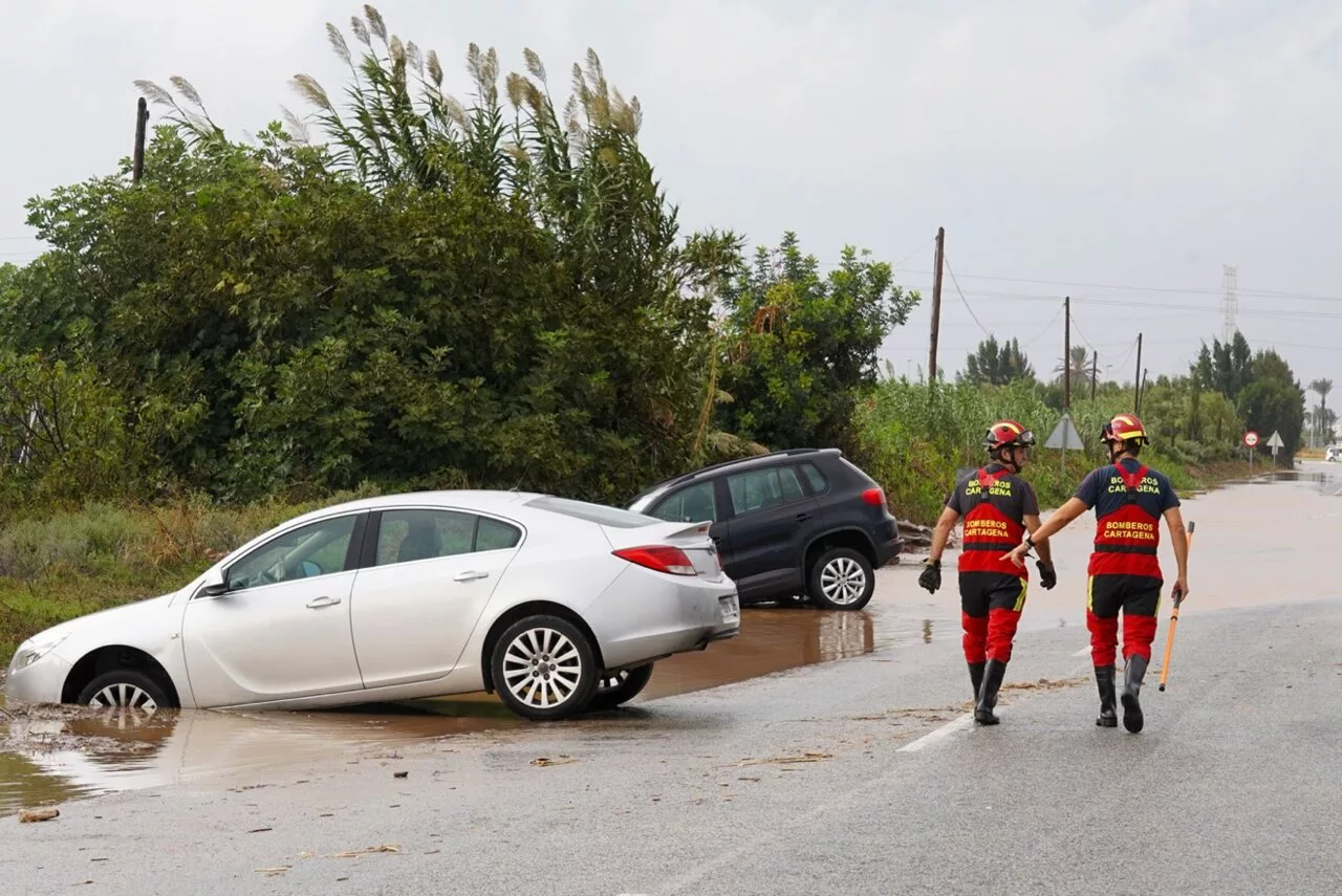 Imagen de la fuente asociada a: Cartagena activa un dispositivo especial ante el aviso rojo por lluvias: cortes de carreteras y vigilancia en la rambla del Albujón