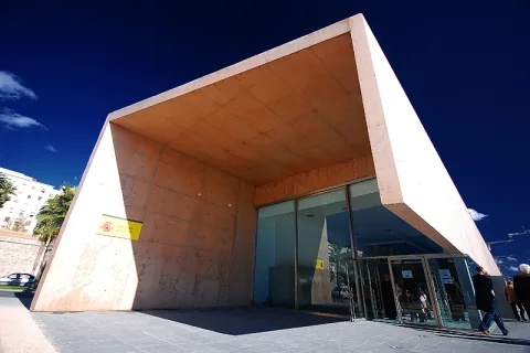 Entrada al Museo Nacional de Arqueología Subacuática ARQVA, junto al puerto