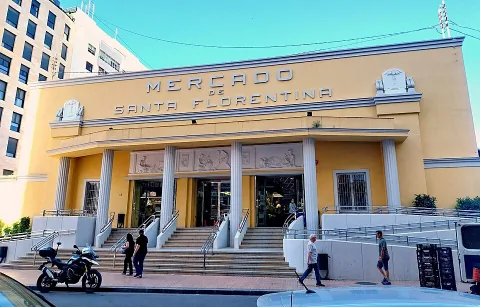 Entrada del Mercado Santa Florentina, donde se encuentra este puesto