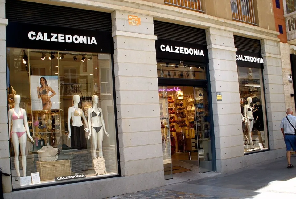 Fachada de Calzedonia en Puertas de Murcia