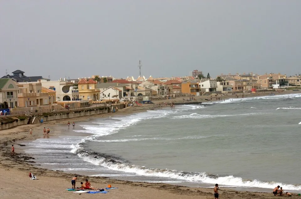 Playa de Levante de Cabo de Palos, destino de las conexiones con la costa